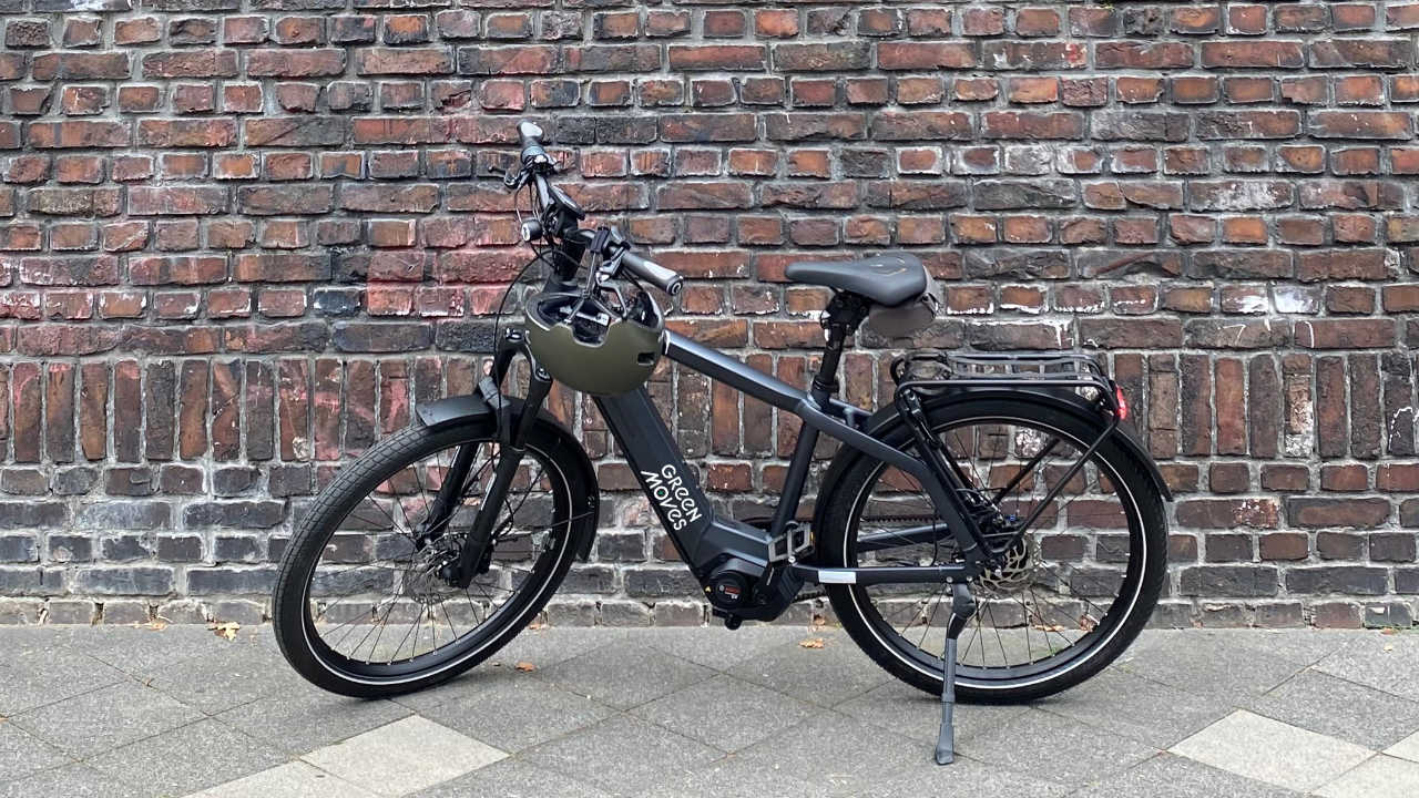 Green Moves E-Bike auf dem Bürgersteig